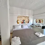 Maralex Fira (Santorini)